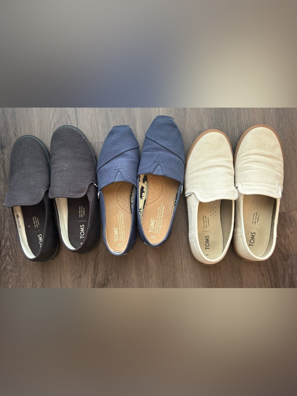 Toms women sz 7 Slip-On Canvas Loafers in Navy, Black and Beige. - Picture 2 of 5
